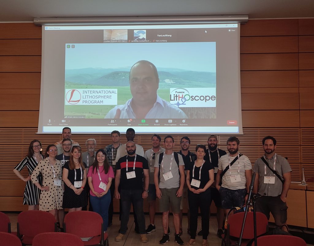 Group photo of the Hungarian delegation at the end of the session.