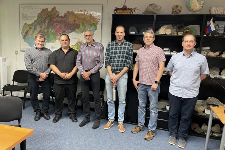 A HUN-REN kutatóinak látogatása Pozsonyban