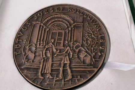 Bozóki Tamás Eötvös Collegiumért emlékéremben részesült